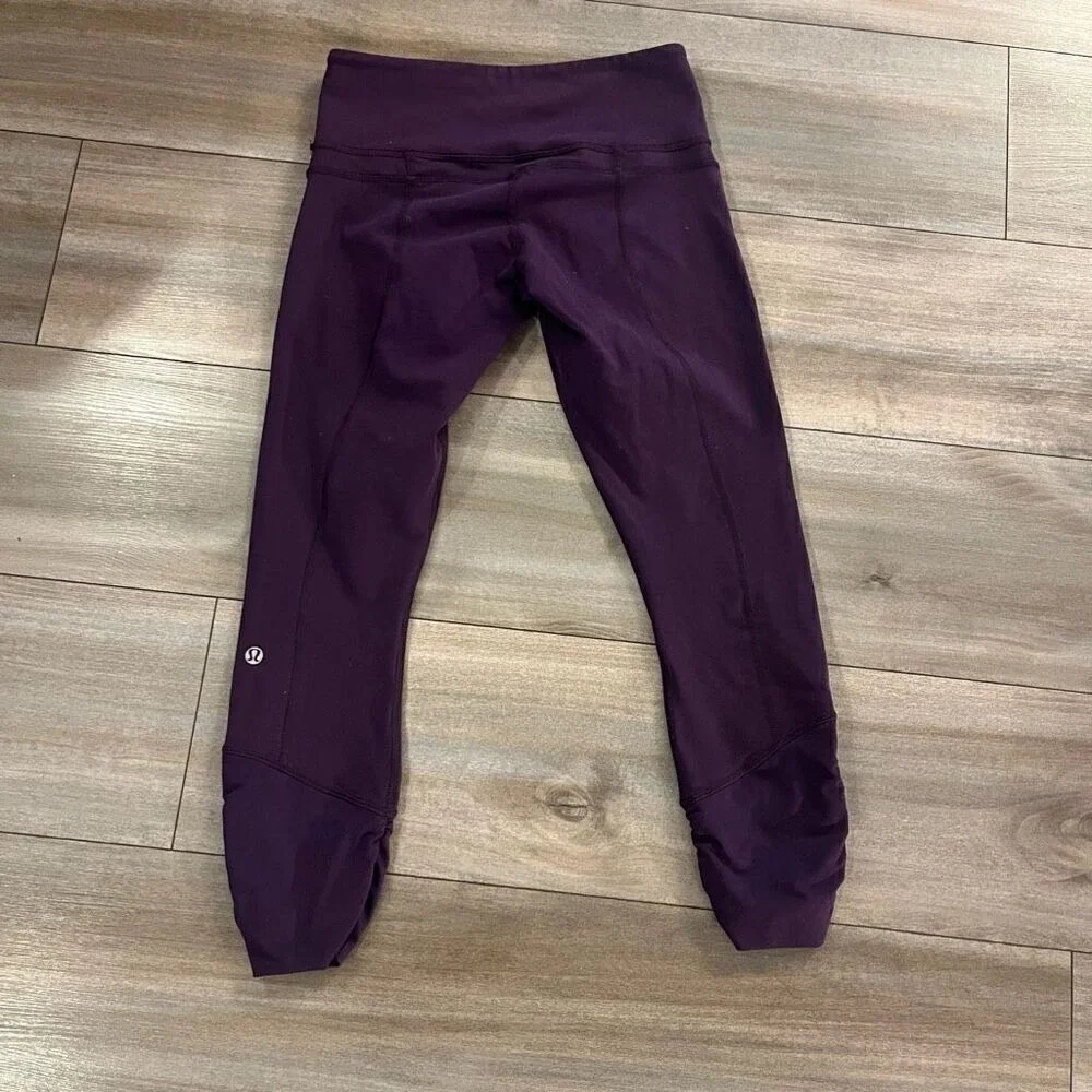 Lululemon‎ Purple Athletic Workout Cropped Leggings Women 4
